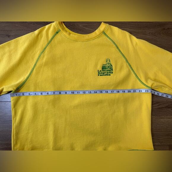 NWOT Made Some Souvenirs Sagrada Familia Sweatshirt Yellow Size Medium - Picture 8 of 9
